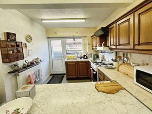 Kitchen- click for photo gallery